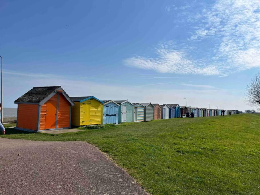 Lola'S Caravan. Your Home Away From Home. Parkeston Esterno foto