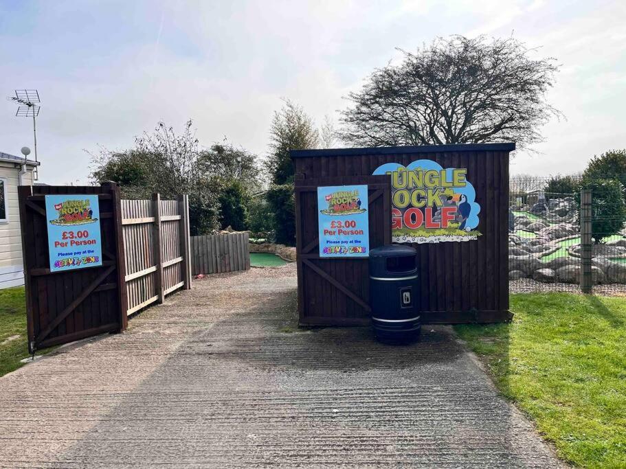 Lola'S Caravan. Your Home Away From Home. Parkeston Esterno foto